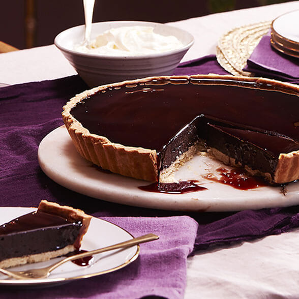 Chocolate tart with red wine glaze